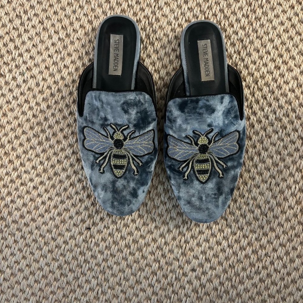 Steve Madden Hugh Blue Velvet Bee Mules Size 8